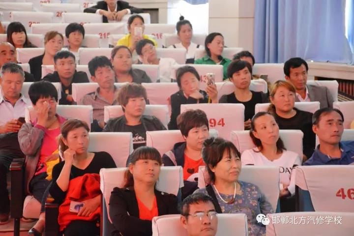 邯鄲北方汽修學(xué)校2017屆家長(cháng)會(huì )圓滿(mǎn)落幕 邯鄲北方汽修學(xué)校2017屆家長(cháng)會(huì )圓滿(mǎn)落幕