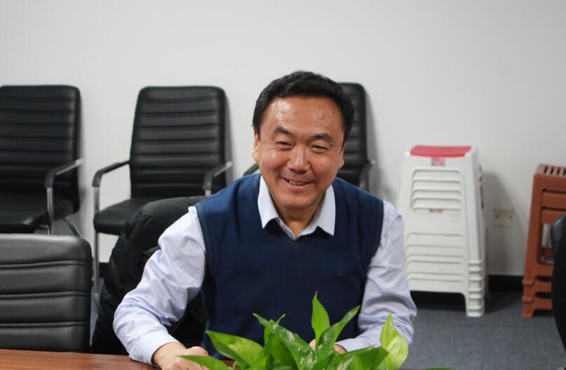 11月11日,石家莊財經(jīng)商貿學(xué)校梁校長(cháng)攜劉納新、馮鶴兩位主任一行3人蒞臨唐山創(chuàng )元教育咨詢(xún)有限公司參觀(guān)交流。公司總經(jīng)理孟秋玲、市場(chǎng)部經(jīng)理董延爭、宋偉、技術(shù)總監錢(qián)小穩、策劃部經(jīng)理牛秋實(shí)等領(lǐng)導陪同參觀(guān)交流。 11月11日,石家莊財經(jīng)商貿學(xué)校梁校長(cháng)攜劉納新、馮鶴兩位主任一行3人蒞臨唐山創(chuàng )元教育咨詢(xún)有限公司參觀(guān)交流。公司總經(jīng)理孟秋玲、市場(chǎng)部經(jīng)理董延爭、宋偉、技術(shù)總監錢(qián)小穩、策劃部經(jīng)理牛秋實(shí)等領(lǐng)導陪同參觀(guān)交流。