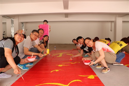 石家莊交通運輸學(xué)校開(kāi)展“不忘初心、牢記使命”主題黨日活動(dòng) 石家莊交通運輸學(xué)校開(kāi)展“不忘初心、牢記使命”主題黨日活動(dòng)