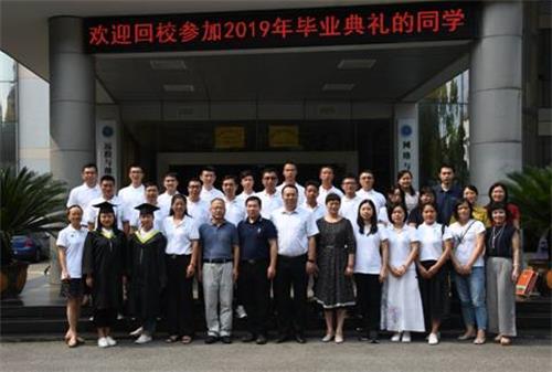 中國地質(zhì)大學(xué)(武漢)2019屆畢業(yè)生代表參加學(xué)校畢業(yè)典禮 中國地質(zhì)大學(xué)(武漢)2019屆畢業(yè)生代表參加學(xué)校畢業(yè)典禮