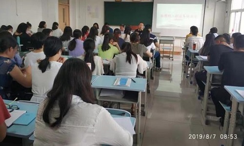 西安現代電子職業(yè)學(xué)校新教師入職業(yè)務(wù)培訓會(huì )順利召開(kāi) 西安現代電子職業(yè)學(xué)校新教師入職業(yè)務(wù)培訓會(huì )順利召開(kāi)