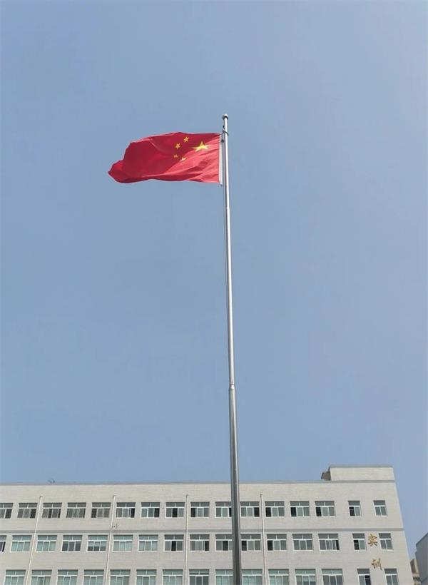 河南省工業(yè)學(xué)校開(kāi)展清明節緬懷先烈主題升旗儀式 河南省工業(yè)學(xué)校開(kāi)展清明節緬懷先烈主題升旗儀式