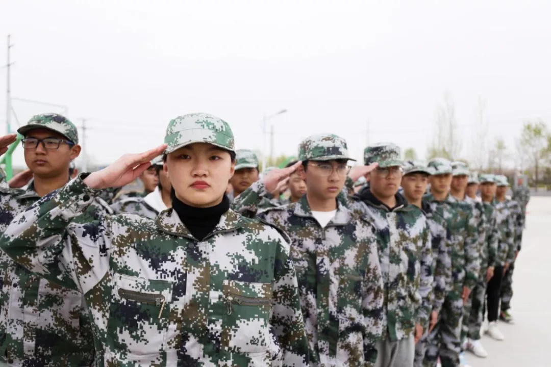 挑戰自我,勇于拼搏——蘭州新華互聯(lián)網(wǎng)中等職業(yè)學(xué)校春訓總結大會(huì ) 挑戰自我,勇于拼搏——蘭州新華互聯(lián)網(wǎng)中等職業(yè)學(xué)校春訓總結大會(huì )